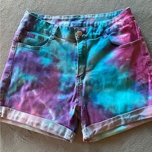JEANS- tied dyed stretch shorts-SZ L
WAIST 13.5” stretch 
Inseam 4”